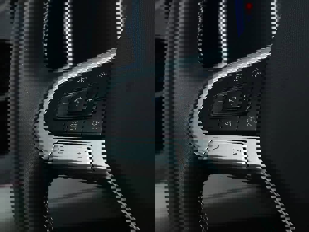 Certified 2025 Volkswagen Taos SEL image 23