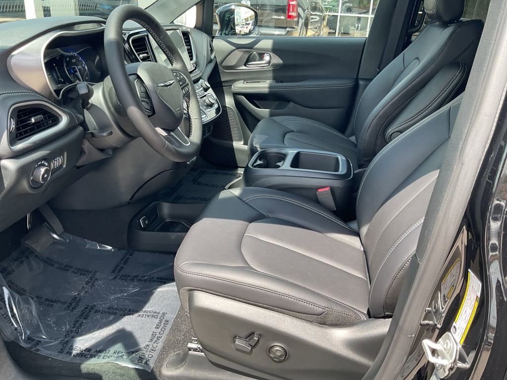 New 2026 Chrysler Pacifica Select image 10