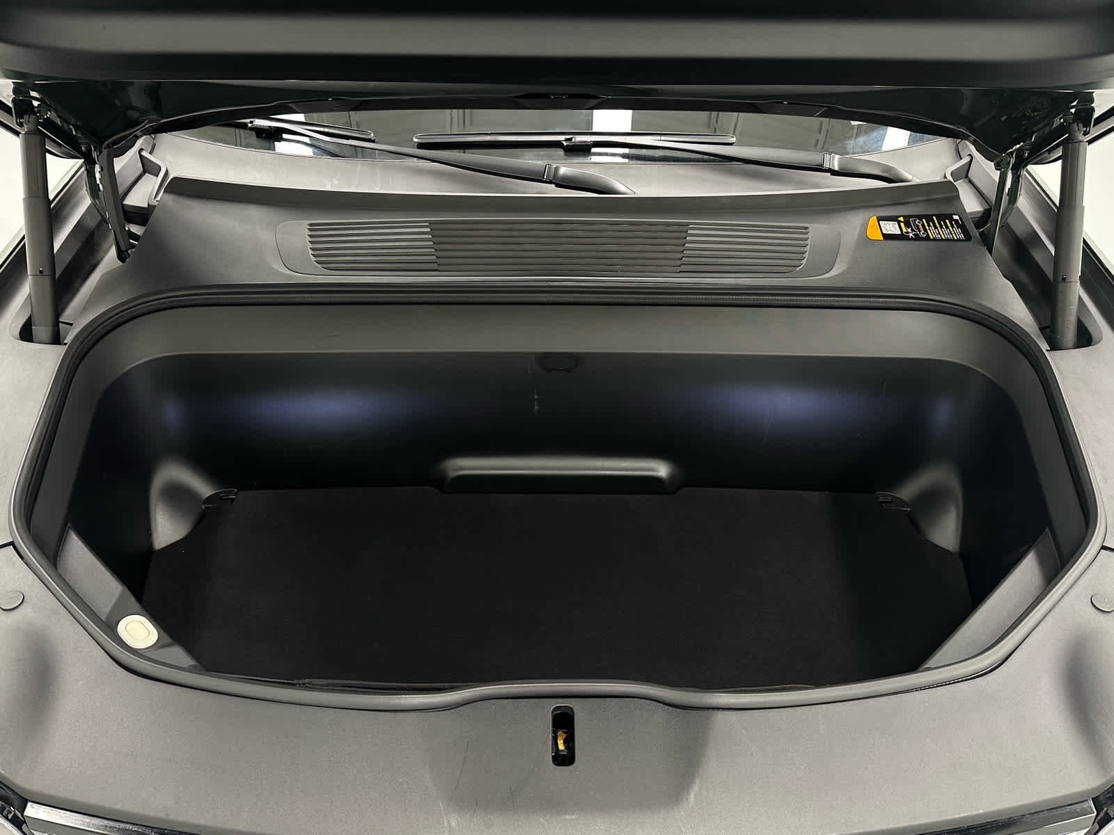 Used 2024 Rivian R1S Adventure image 42