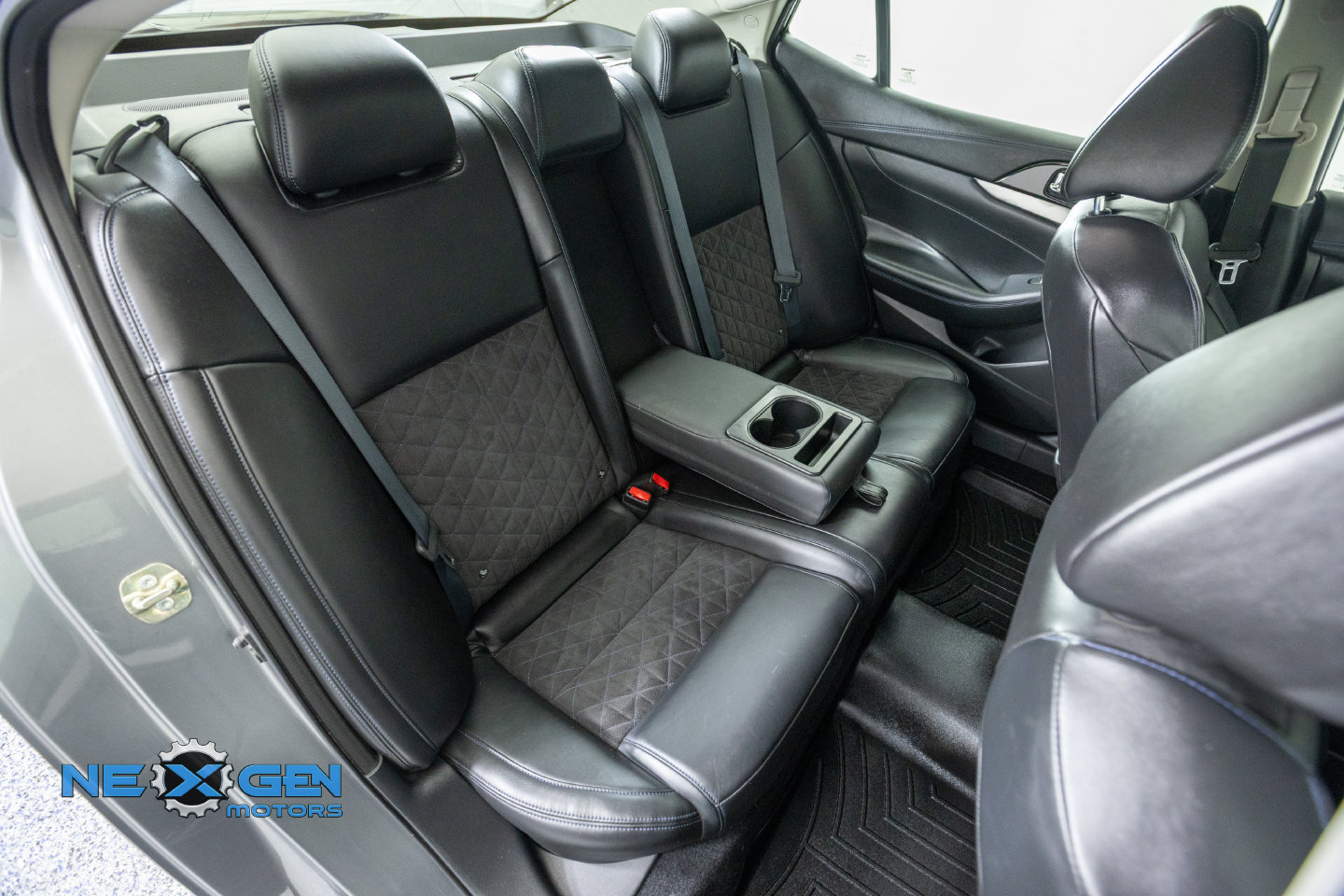 Used 2018 Nissan Maxima SR w/ Midnight Edition FWD image 39