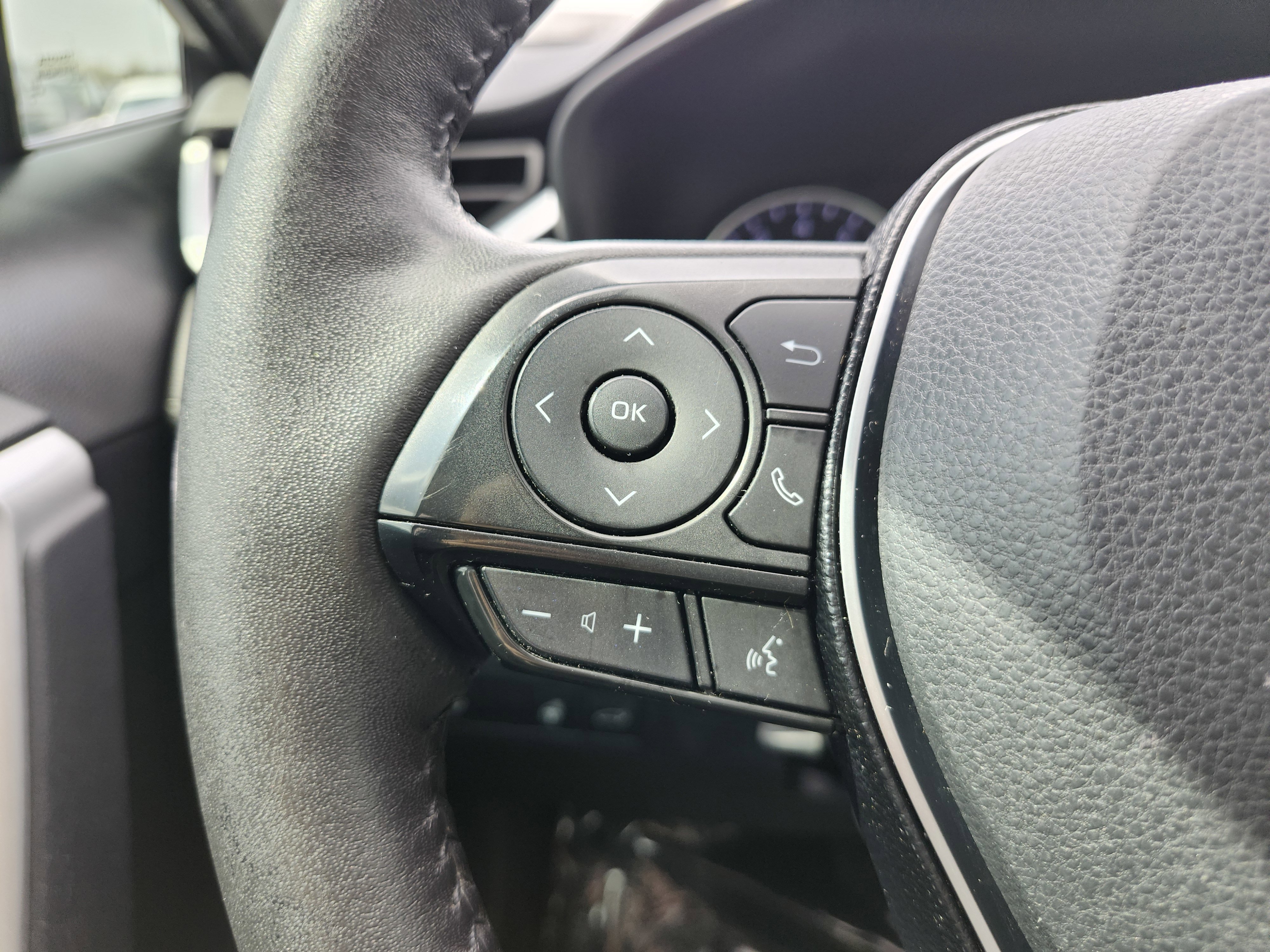 Used 2021 Toyota RAV4 XLE Premium image 37