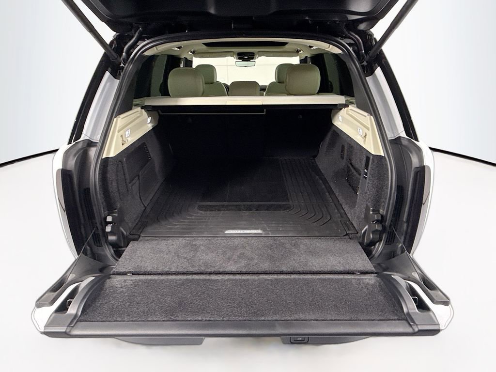 New 2026 Land Rover Range Rover SE image 30