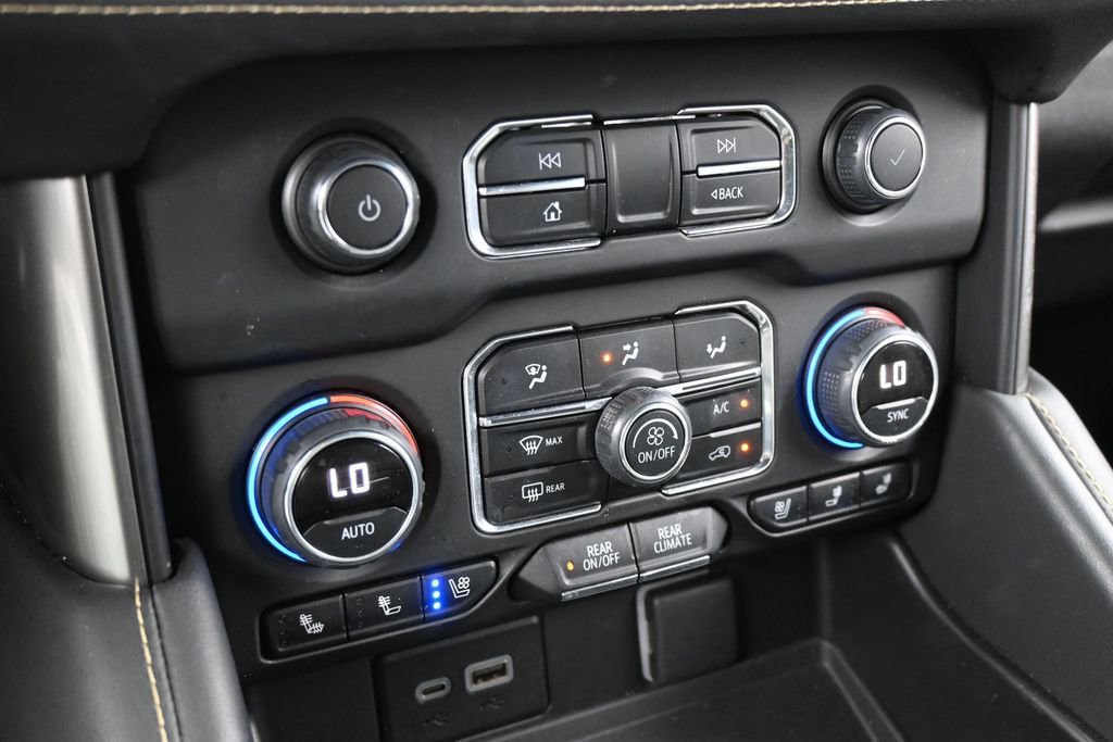 Used 2023 Chevrolet Suburban Premier AWD/4WD image 21
