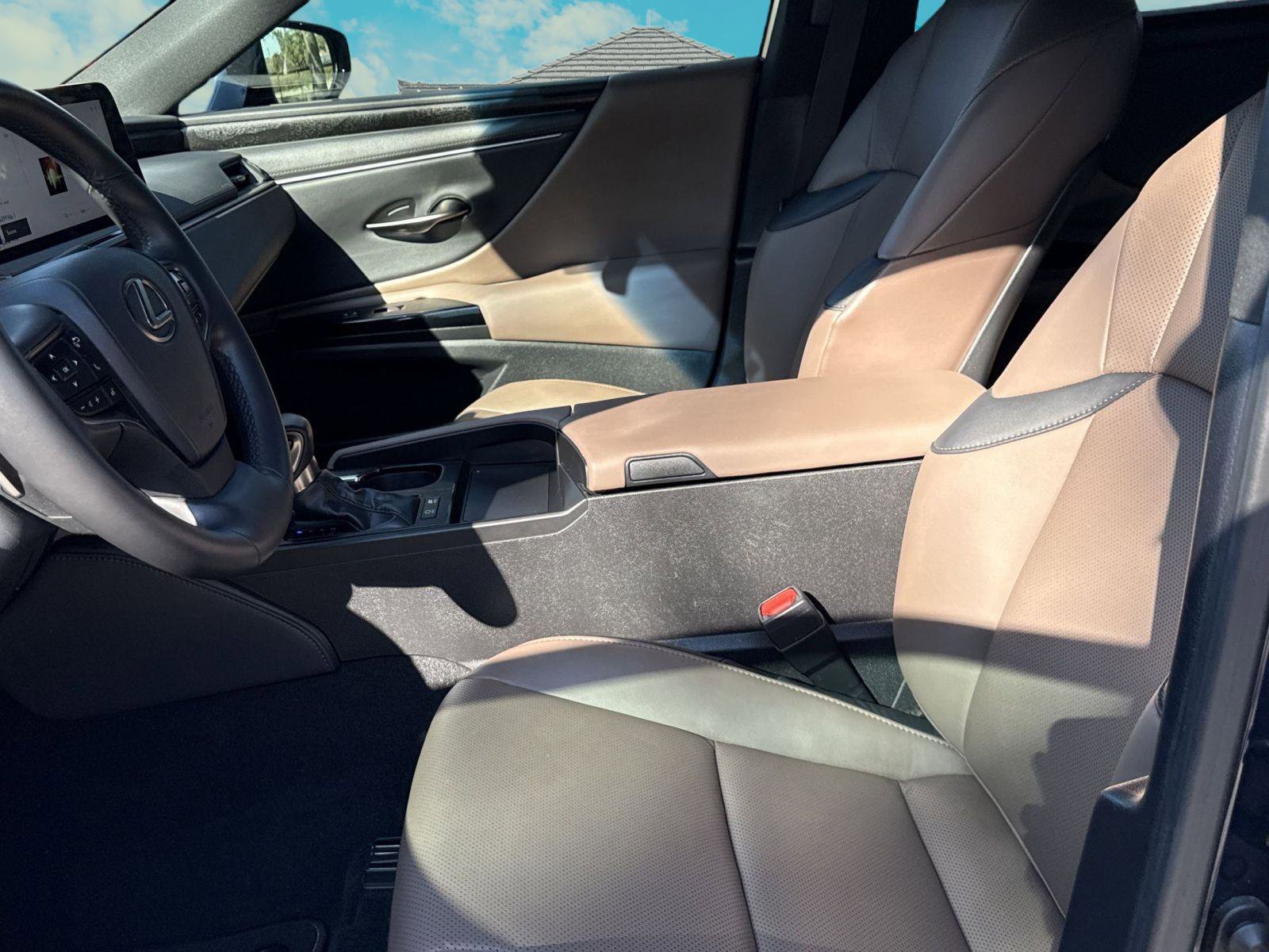 Used 2025 Lexus ES 300h image 7