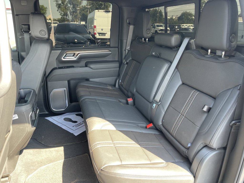 Used 2026 Chevrolet Silverado 3500 High Country w/ Technology Package AWD/4WD image 22