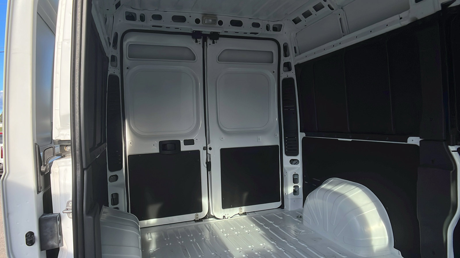 New 2025 RAM ProMaster 1500 w/ Safety Group FWD image 14