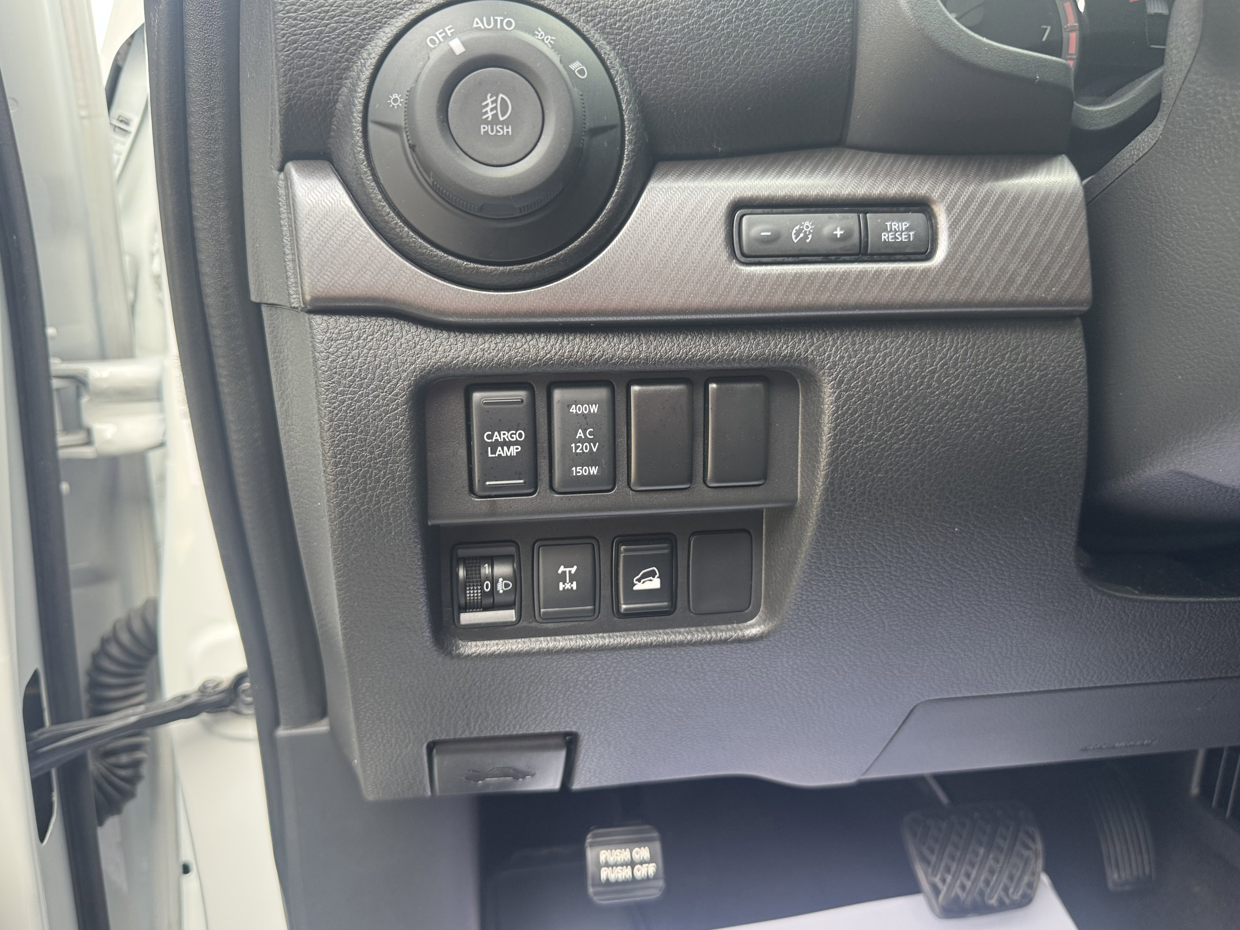 Used 2023 Nissan Titan PRO-4X w/ Pro-4x Convenience Package image 13