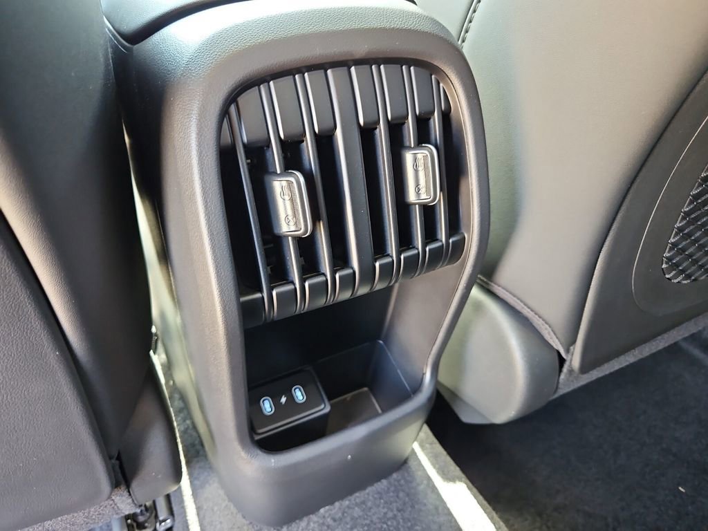 Used 2026 Hyundai Kona SEL Premium image 16