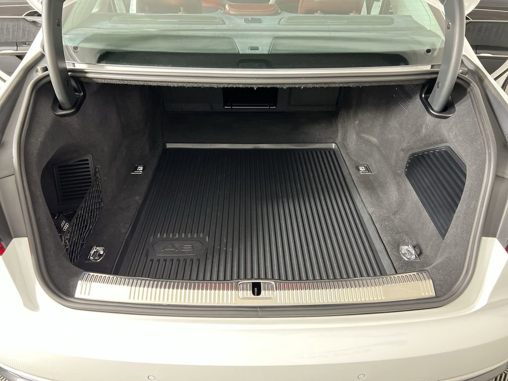 Used 2022 Audi S8 AWD/4WD image 27