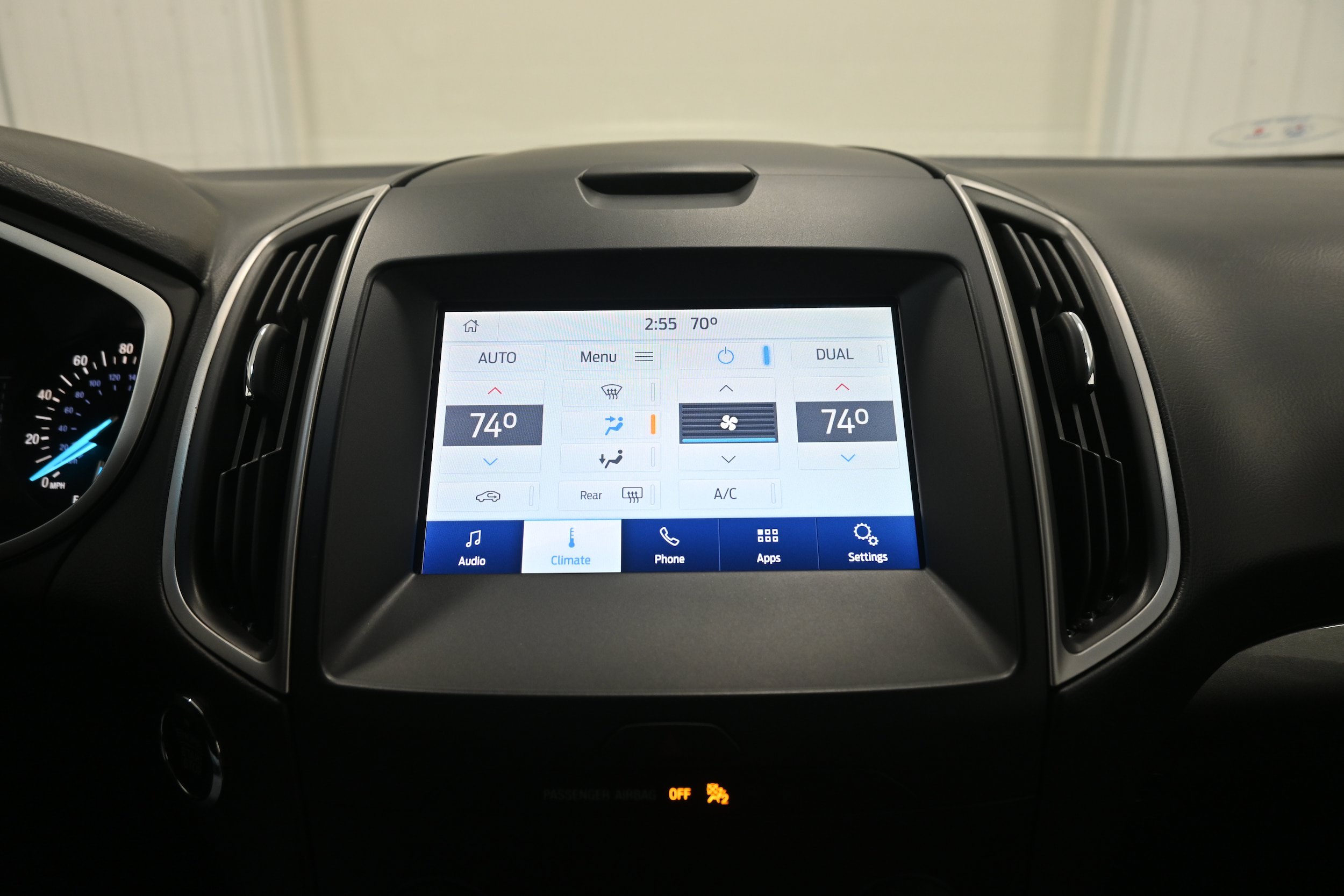 Used 2019 Ford Edge SEL AWD/4WD image 16