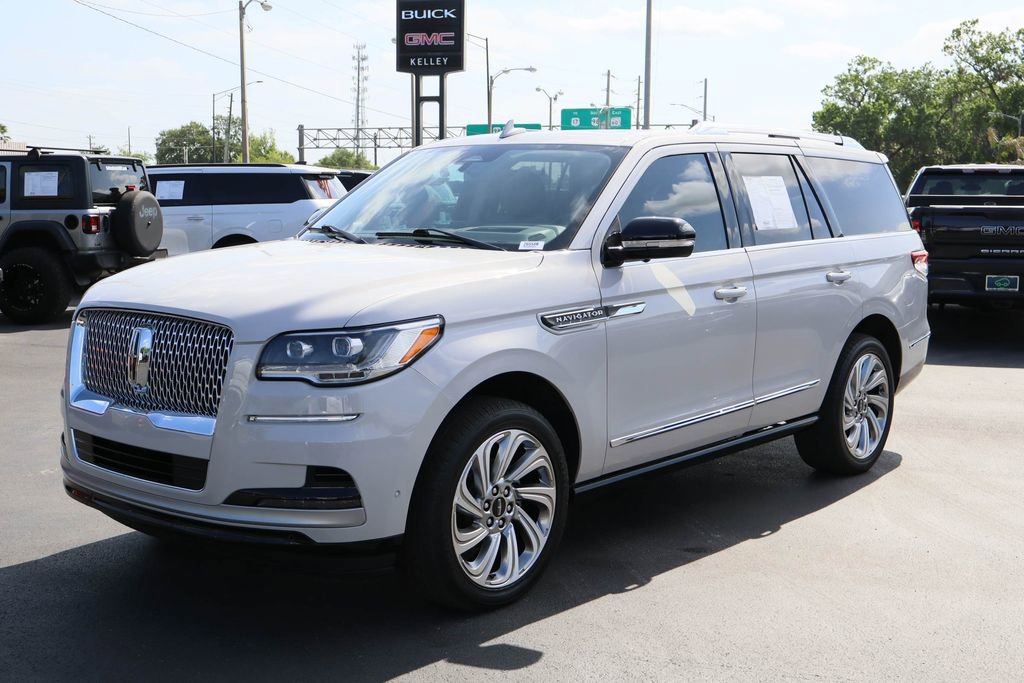 Used 2024 Lincoln Navigator Reserve AWD/4WD image 5