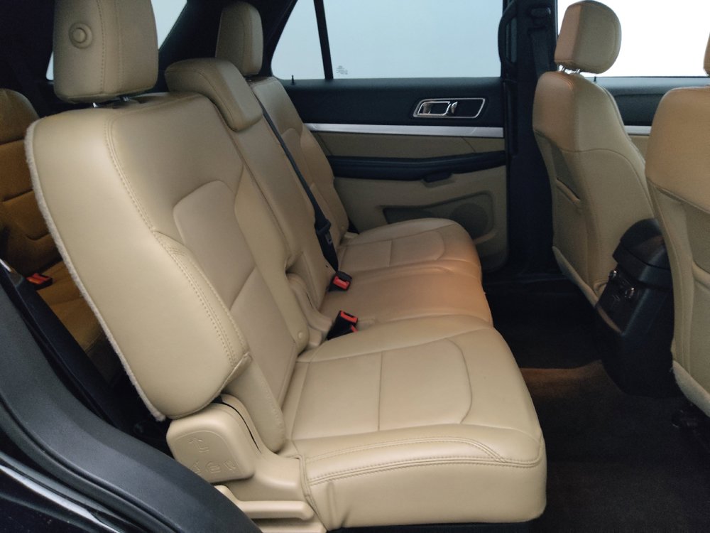 Used 2017 Ford Explorer XLT w/ Equipment Group 202A FWD image 19