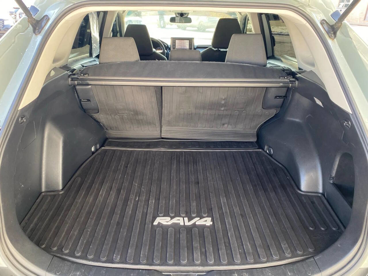 Used 2021 Toyota RAV4 XLE image 23