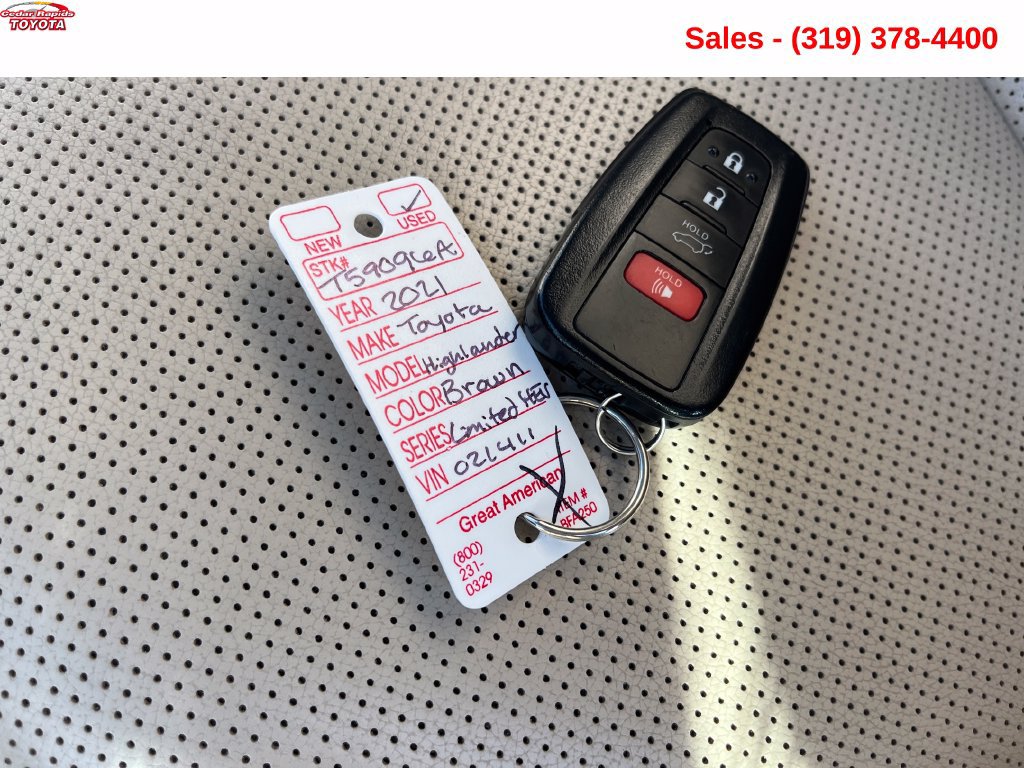 Certified 2021 Toyota Highlander Limited AWD/4WD image 23
