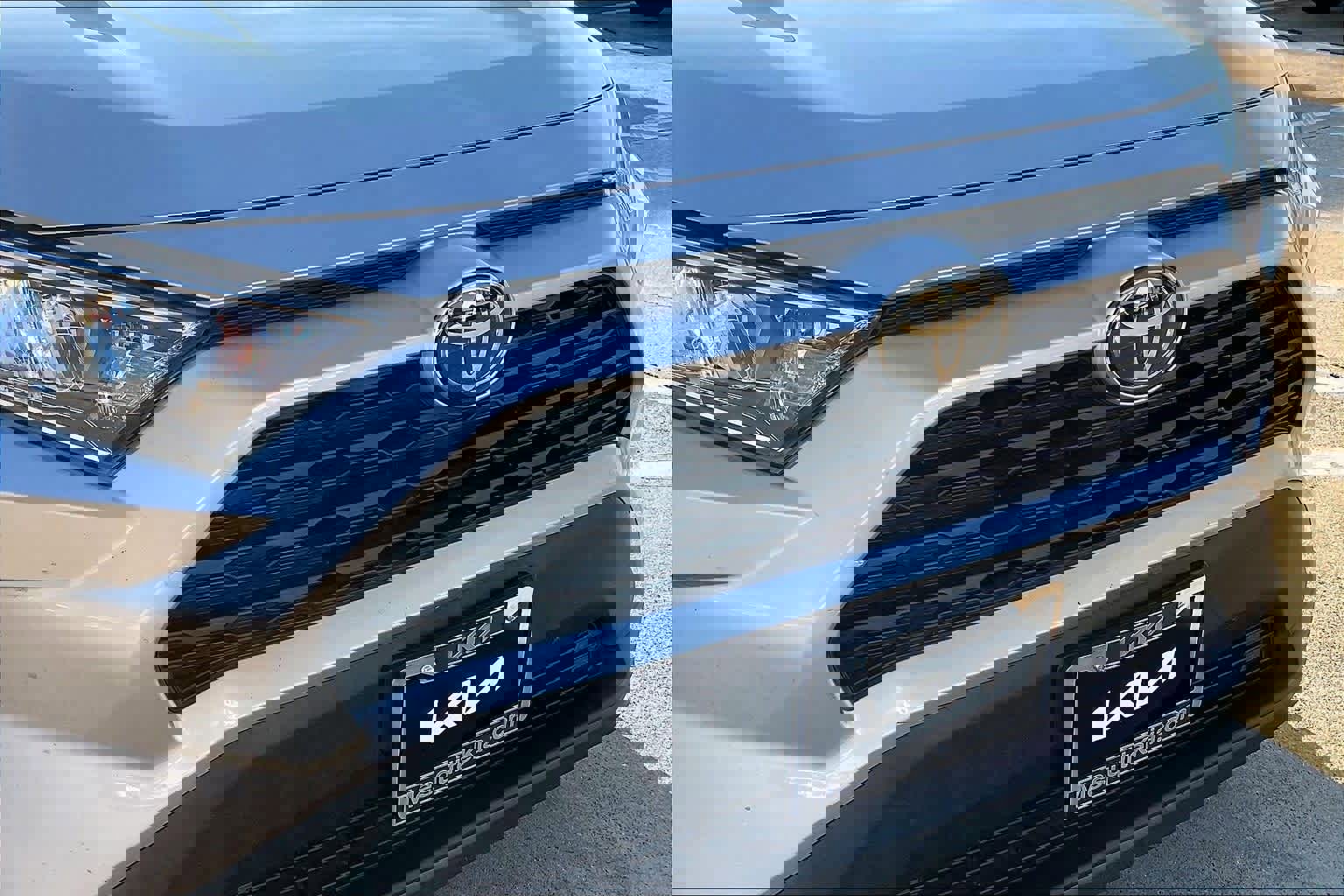 Used 2021 Toyota RAV4 XLE Premium w/ Carpet Mat Package (TMS) image 33