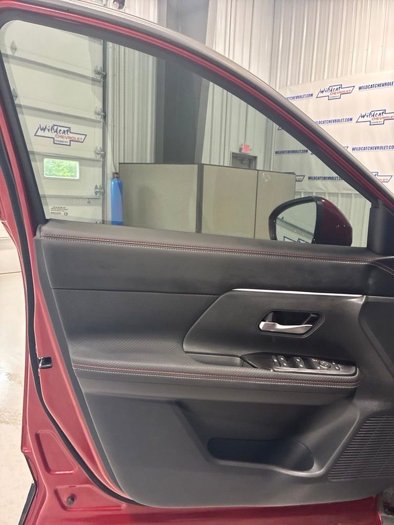Used 2025 Nissan Kicks SR w/ SR Premium Package FWD image 16