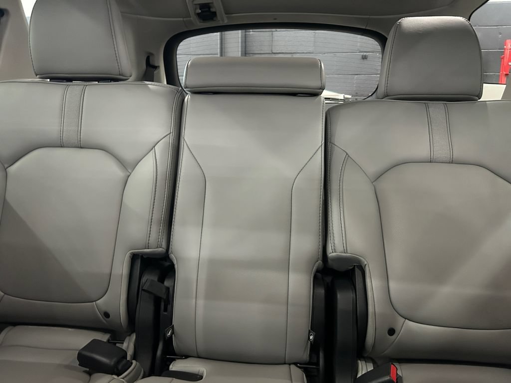 Certified 2025 Honda Pilot Touring image 18