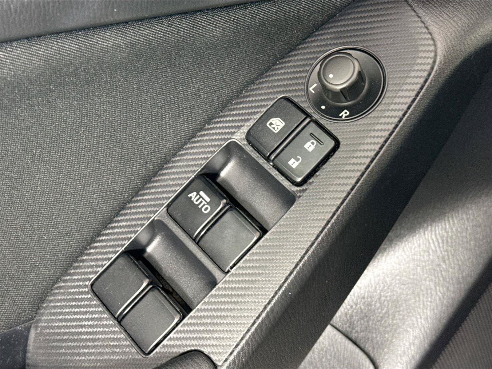 Used 2015 MAZDA MAZDA3 i Sport FWD image 25