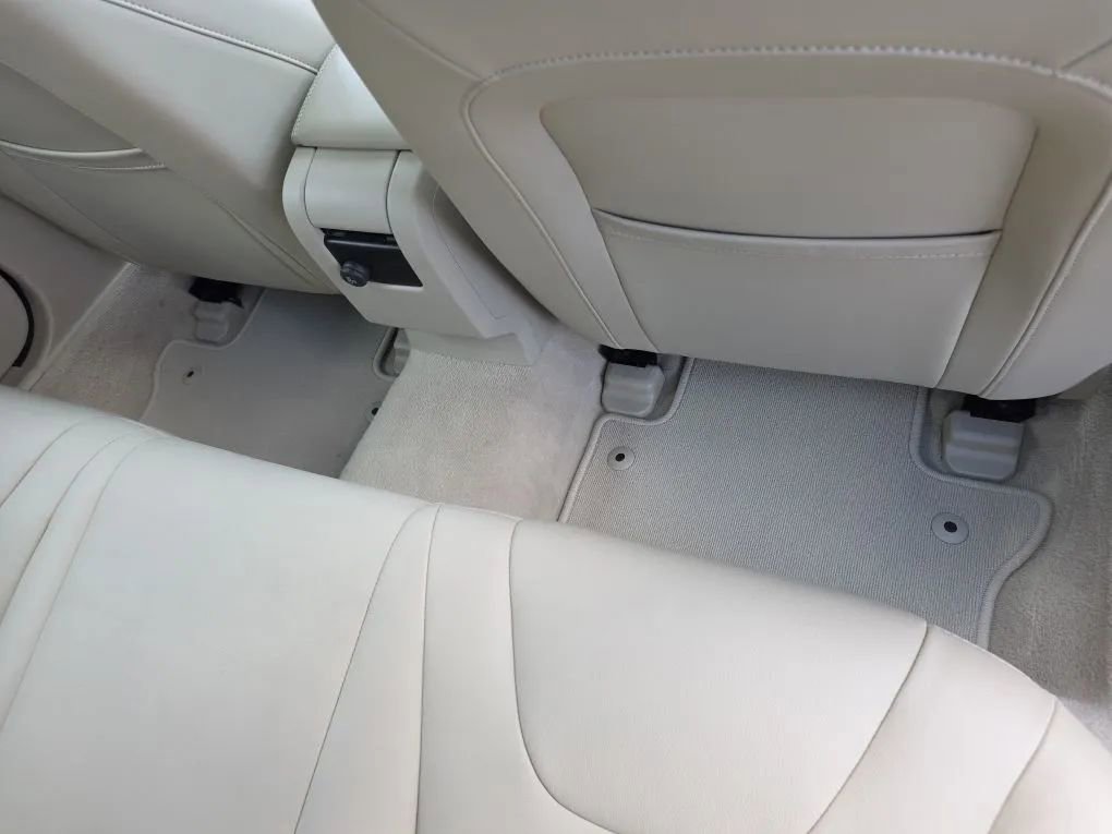 Used 2015 Volvo V60 T5 Premier w/ Convenience Package image 18