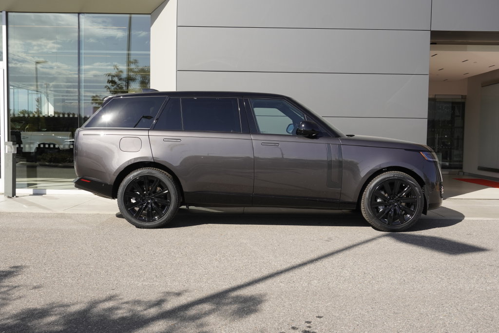 New 2026 Land Rover Range Rover Long Wheelbase SE AWD/4WD image 7
