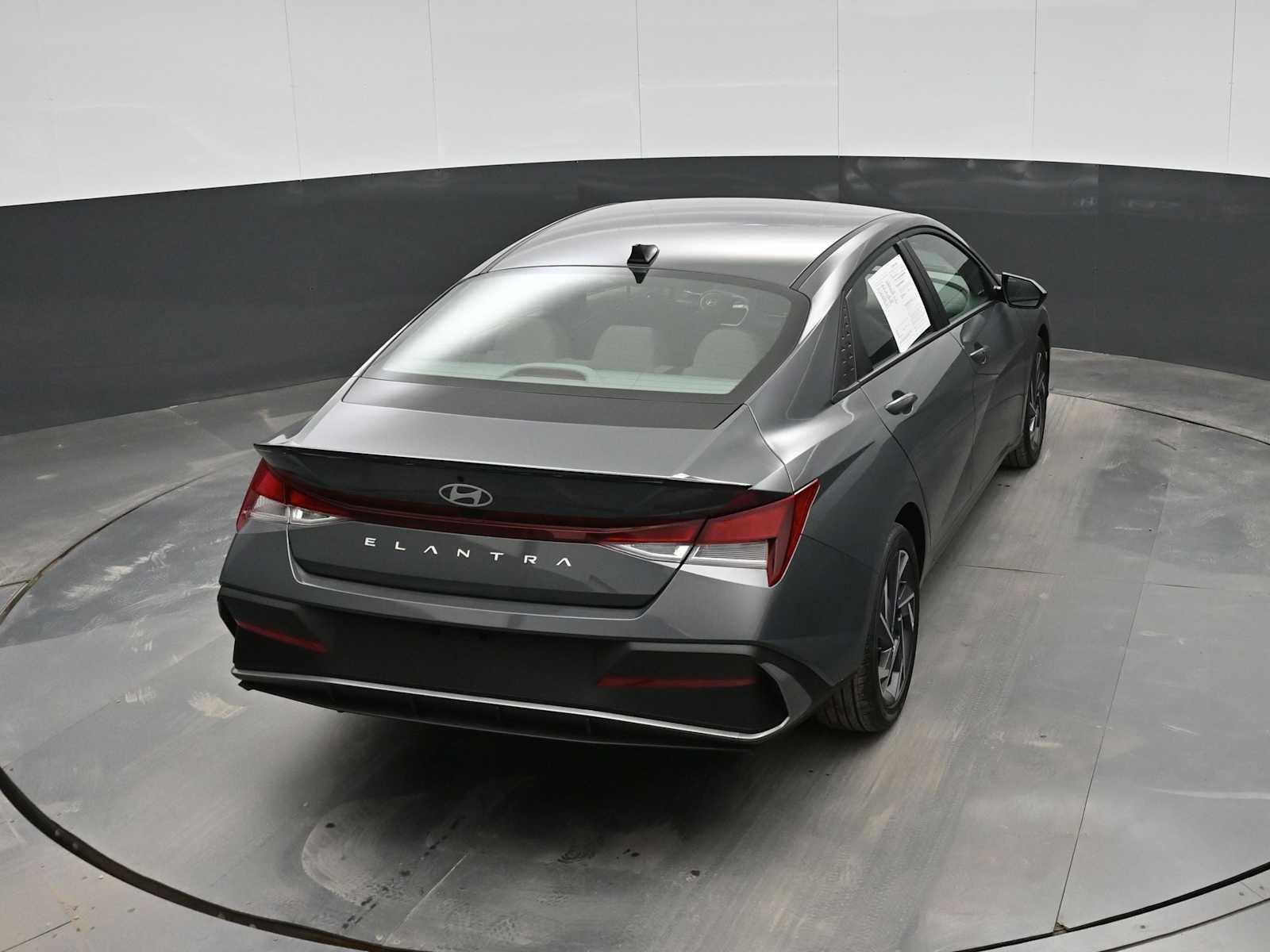 Certified 2025 Hyundai Elantra Sport image 28