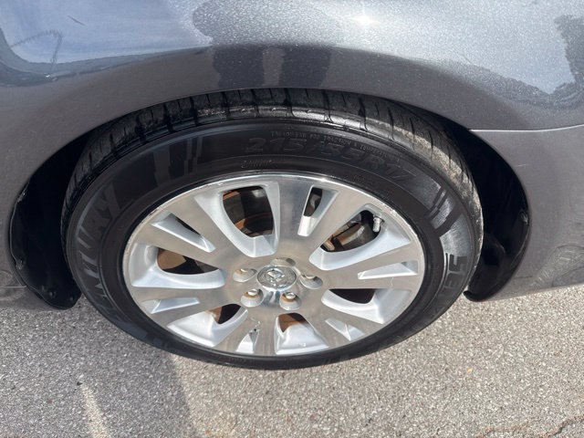 Used 2010 Toyota Avalon XLS FWD image 13