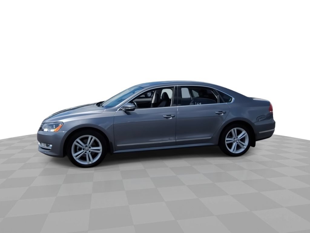 Used 2012 Volkswagen Passat TDI SEL Premium FWD image 4
