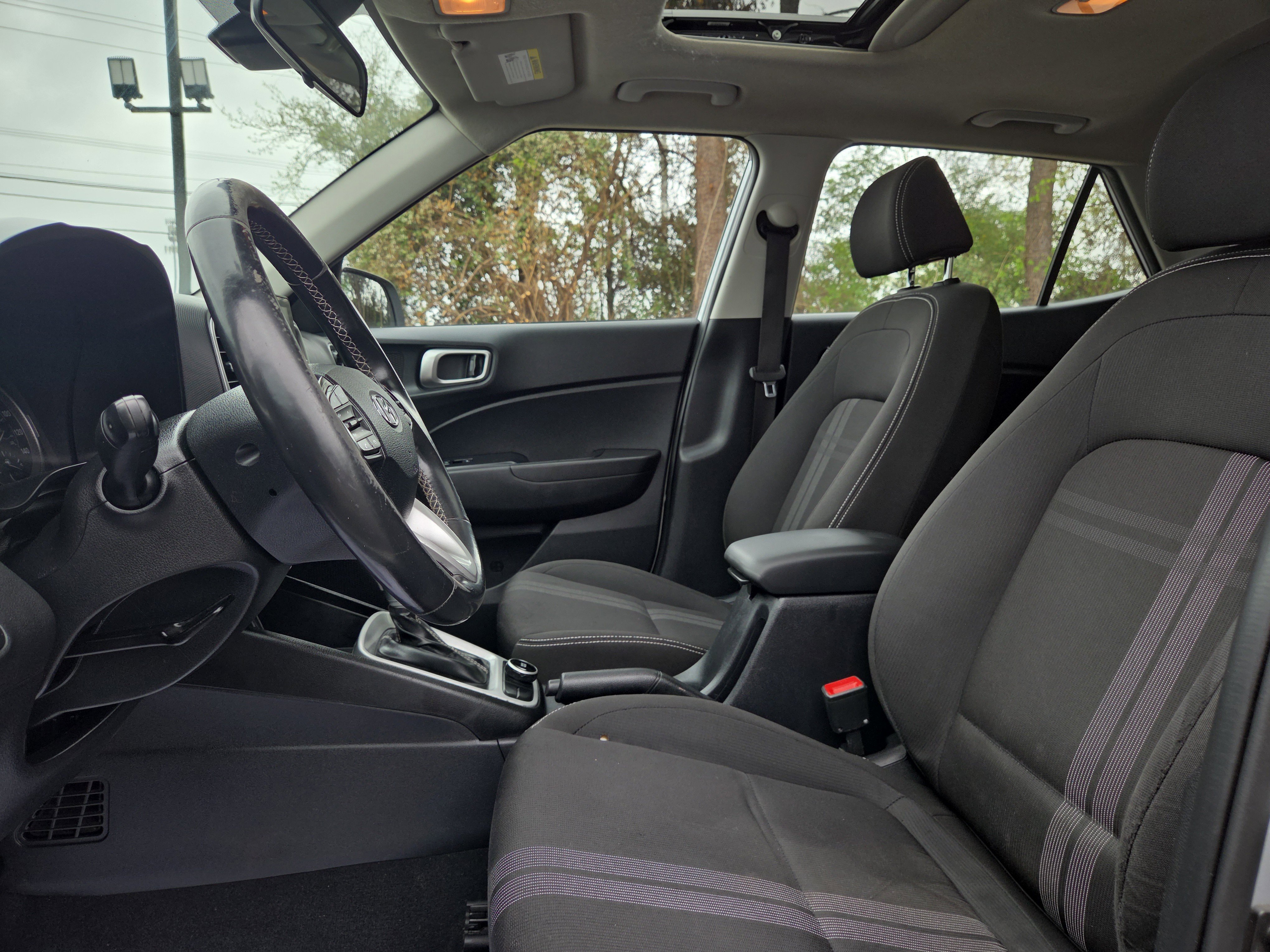 Used 2022 Hyundai Venue SEL w/ Cargo Package image 25