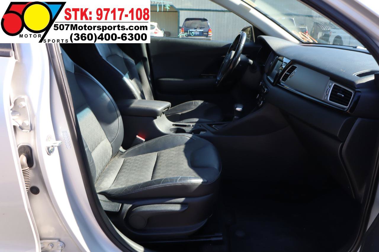 Used 2017 Kia Niro EX FWD image 20