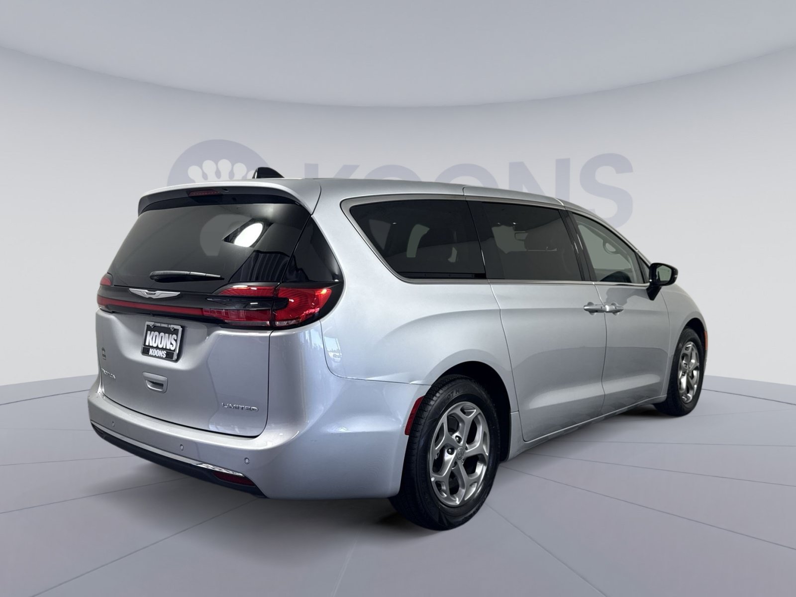 Used 2024 Chrysler Pacifica Limited FWD image 7