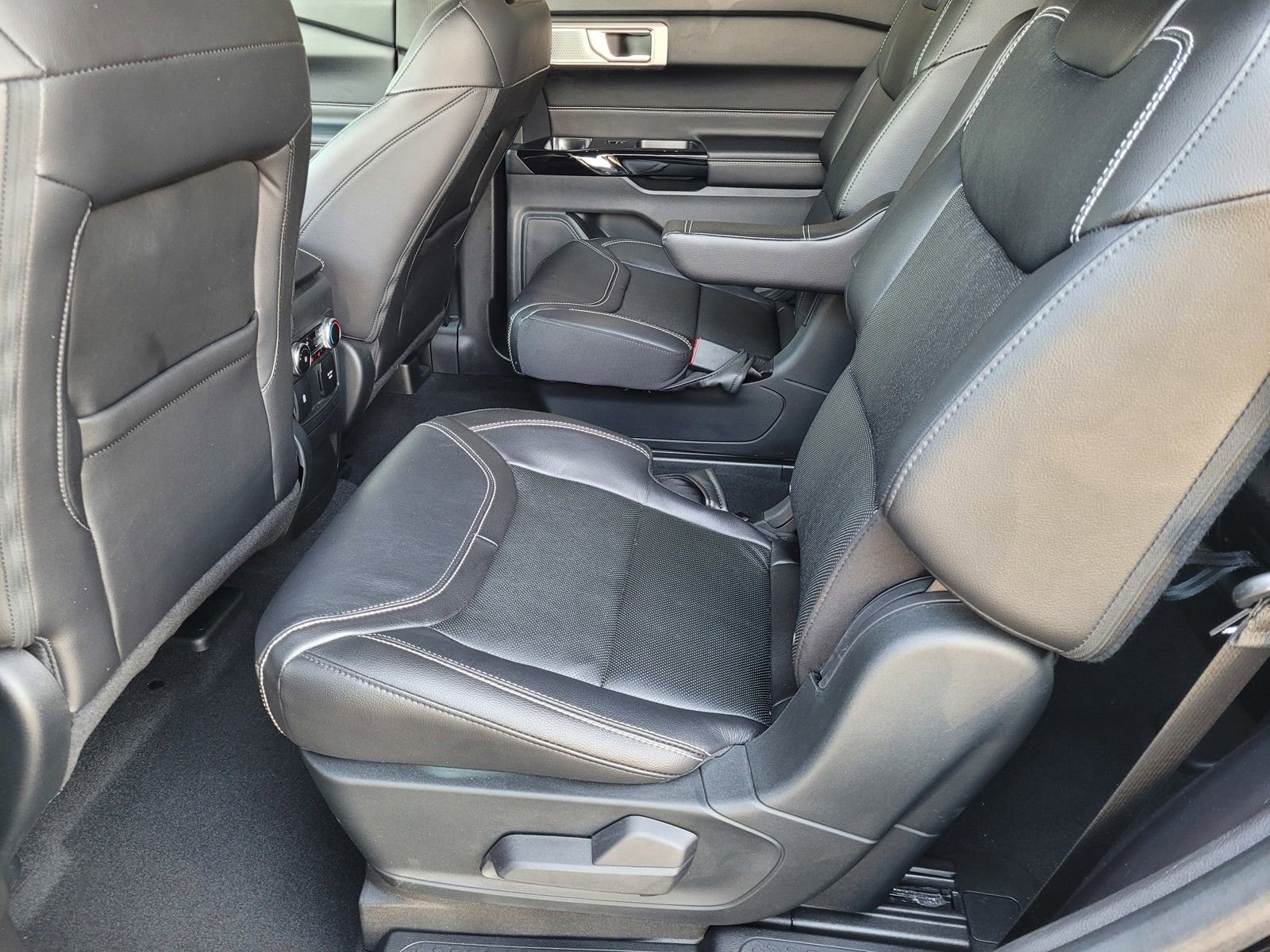 Used 2023 Ford Explorer ST w/ Equipment Group 401A image 10