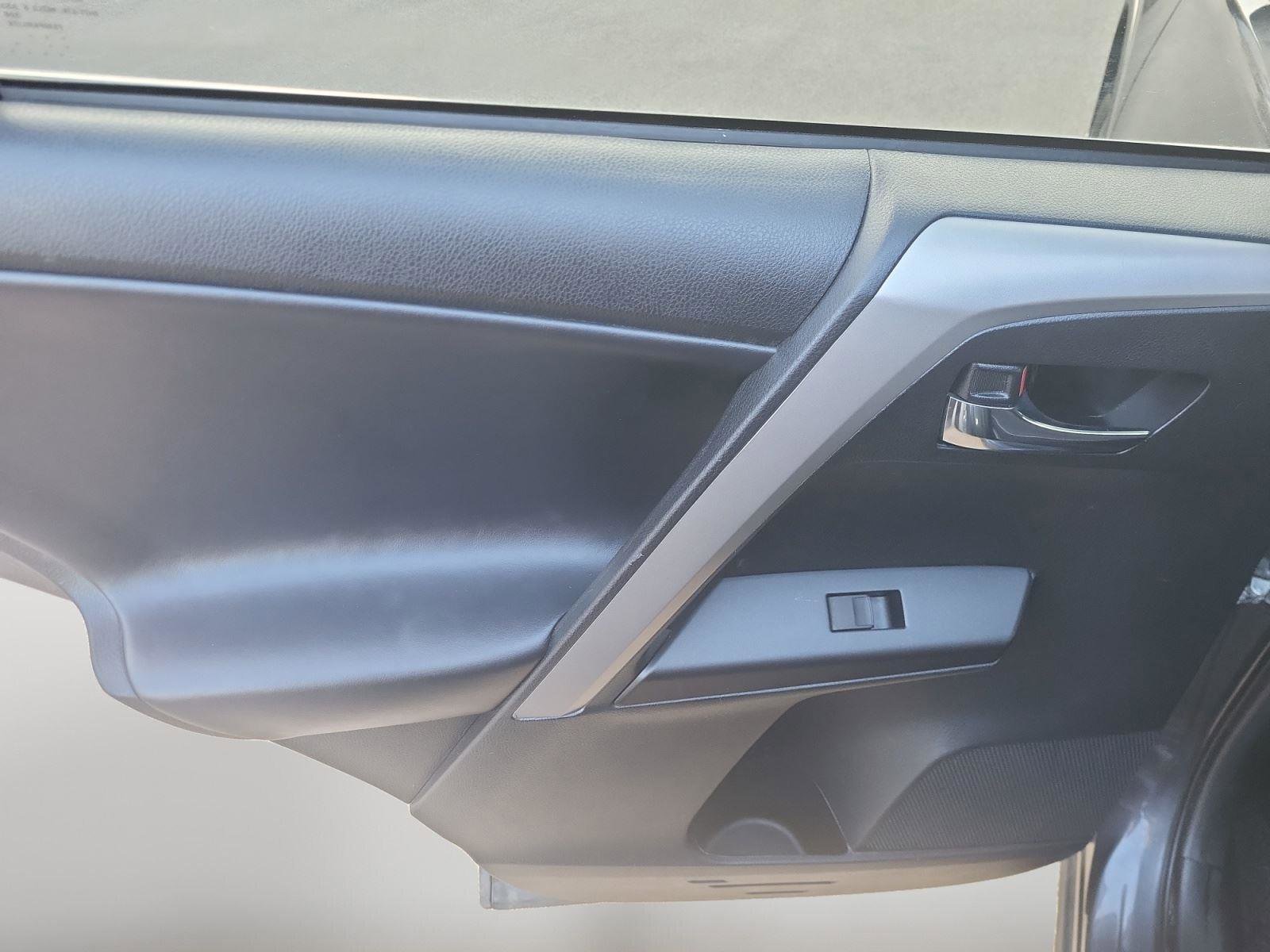 Used 2018 Toyota RAV4 XLE image 20