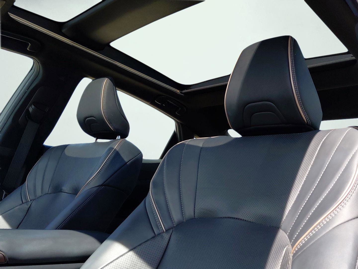 Used 2024 Toyota Crown Limited image 9