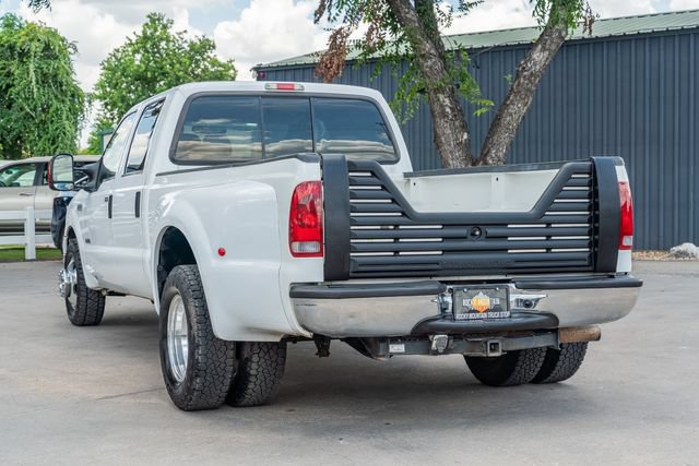 Used 2005 Ford F350 Lariat RWD image 4