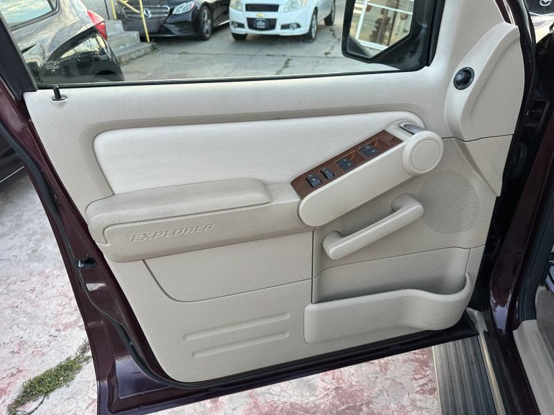 Used 2006 Ford Explorer Eddie Bauer RWD image 11