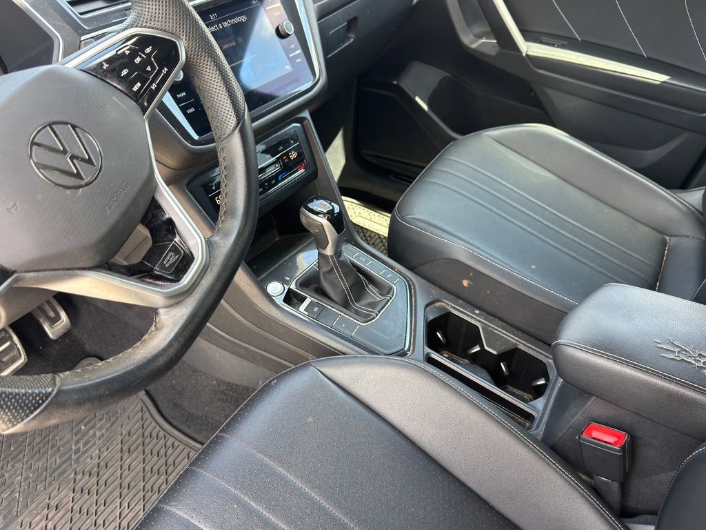 Used 2023 Volkswagen Tiguan SE R-Line image 12