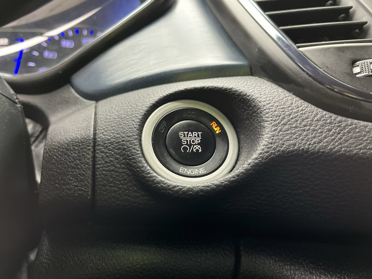 Used 2015 Chrysler 200 S FWD image 17