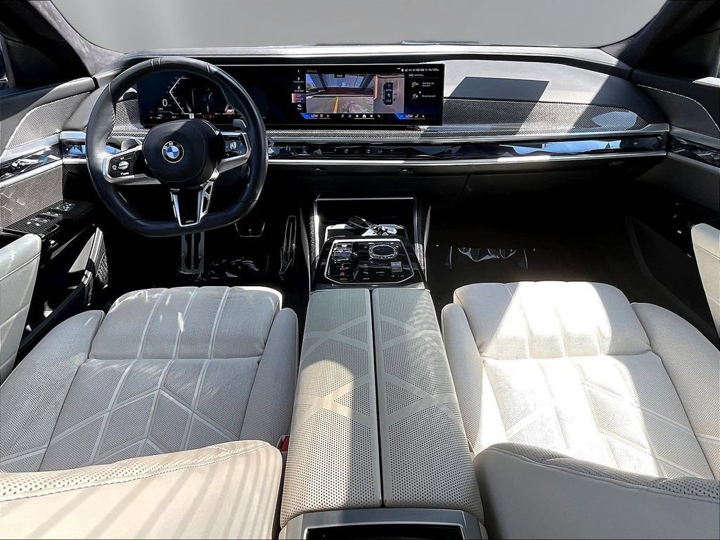 Used 2023 BMW 760i xDrive w/ Executive Package AWD/4WD image 7