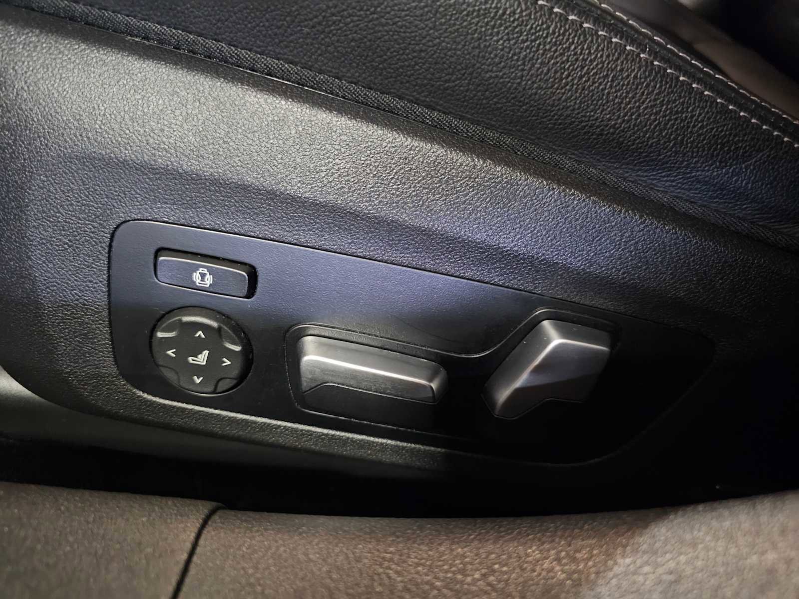 Used 2022 BMW 330e xDrive w/ M Sport Package AWD/4WD image 28