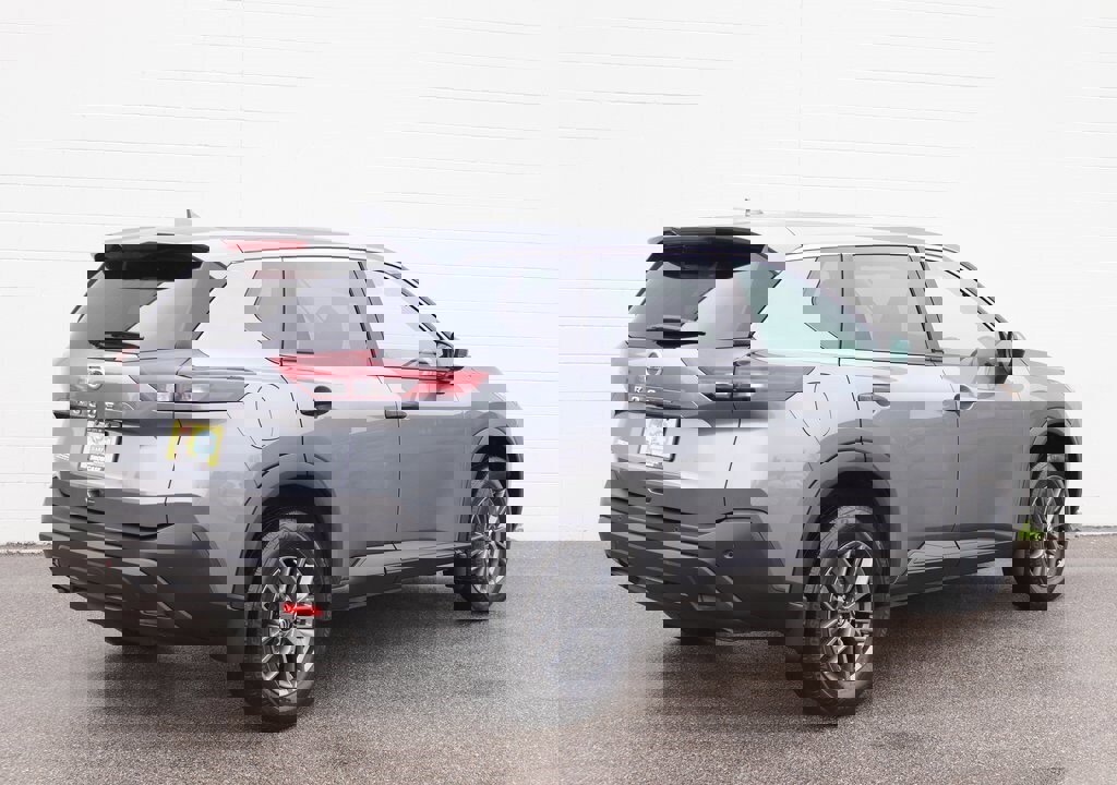 Used 2021 Nissan Rogue S image 2