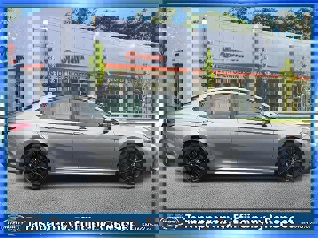 Used 2025 Toyota Camry SE image 5