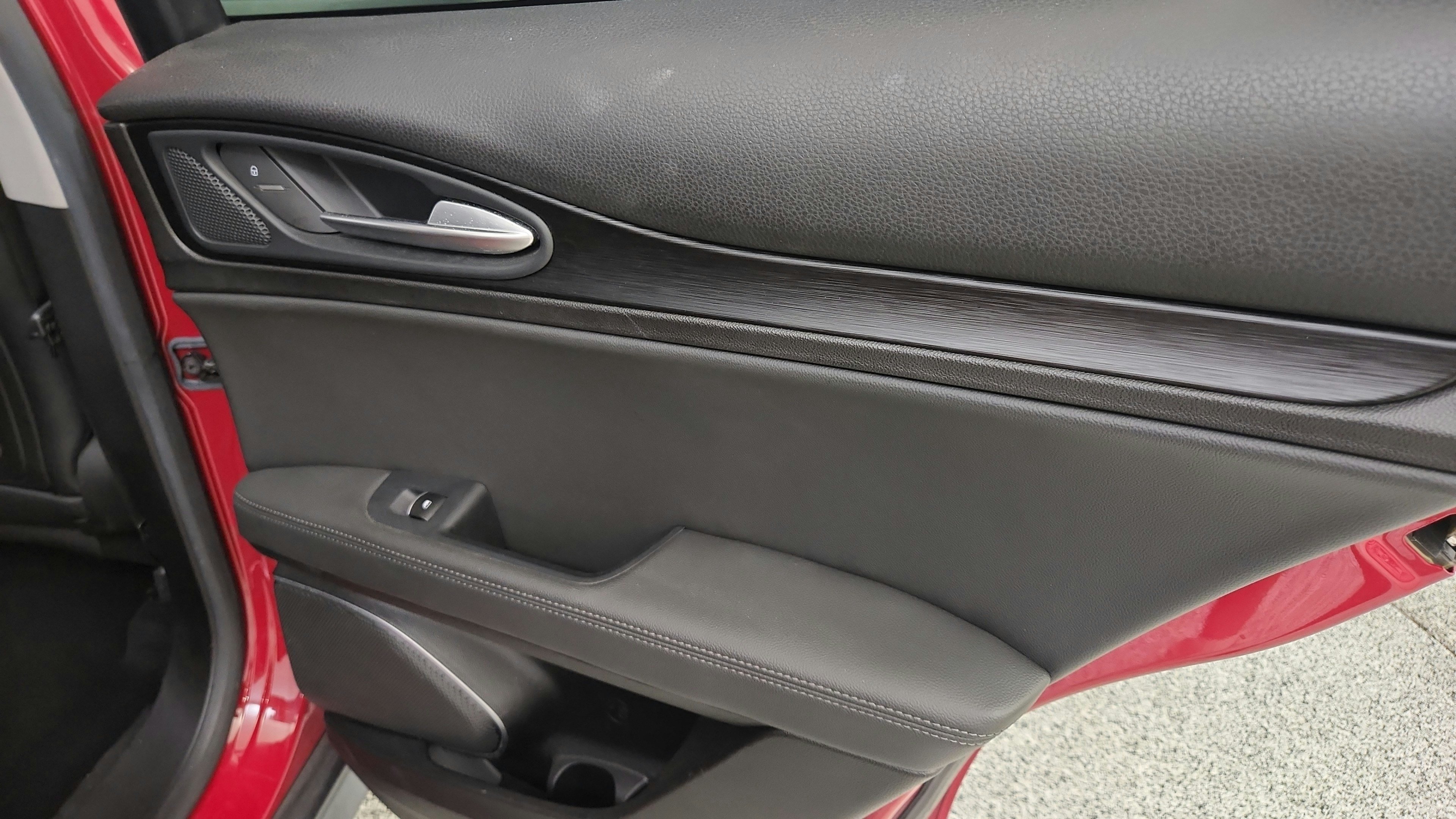 Used 2018 Alfa Romeo Stelvio AWD image 32