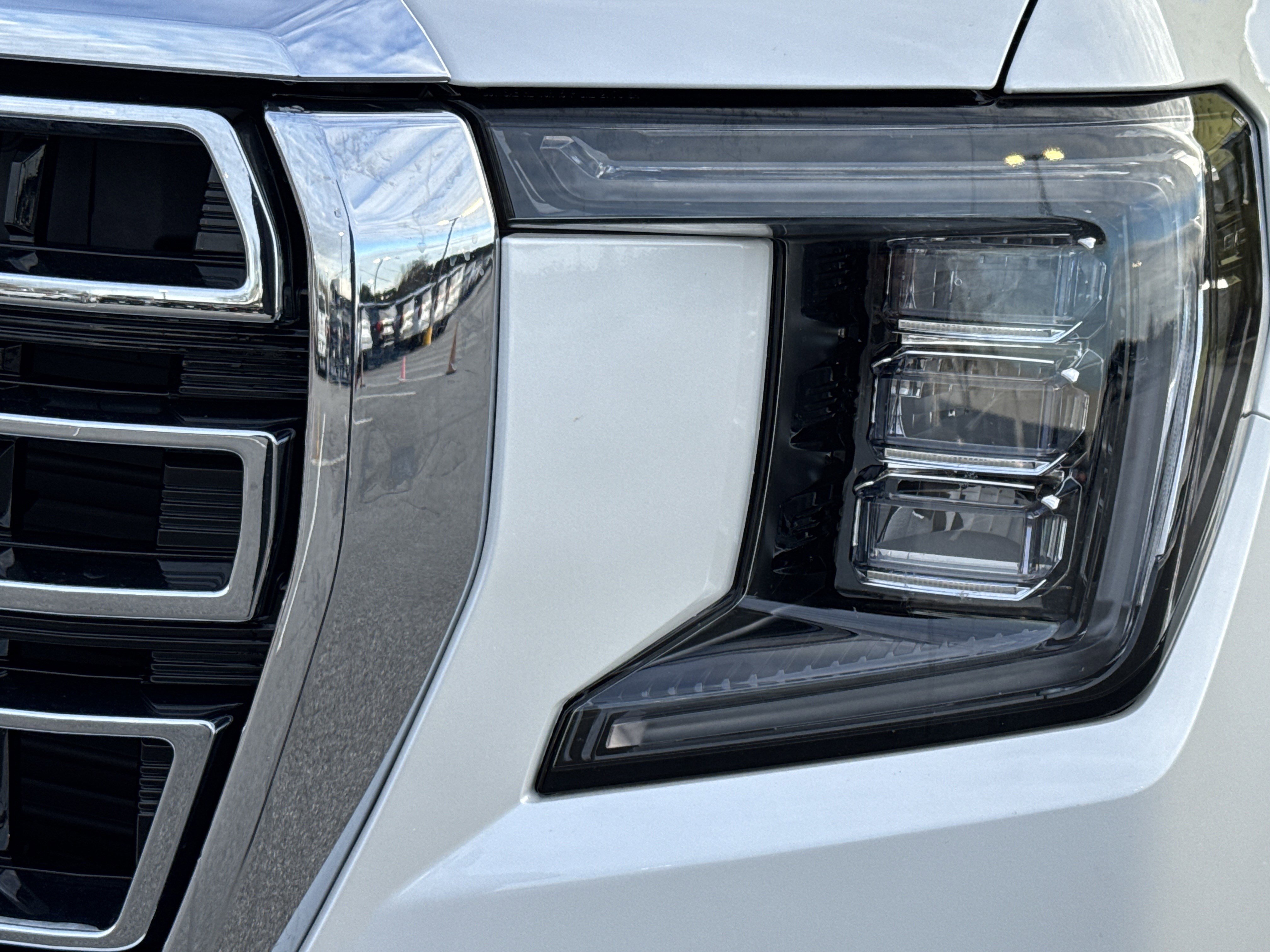 Used 2024 GMC Yukon XL SLT w/ SLT Luxury Package image 6