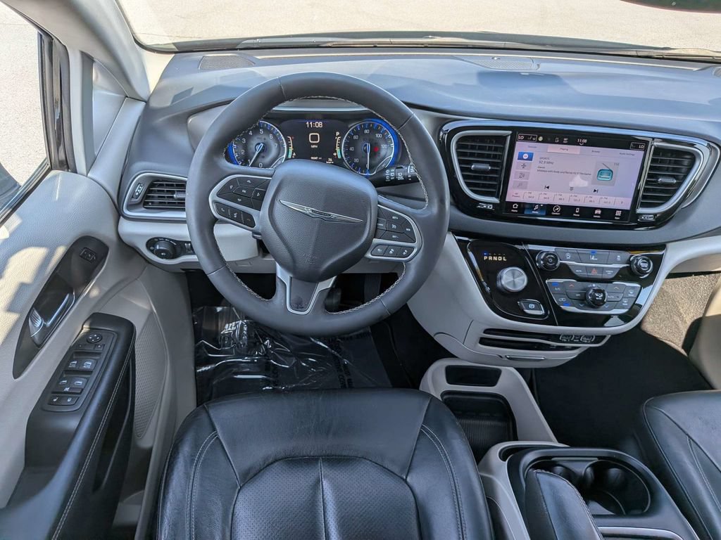 Used 2022 Chrysler Pacifica Touring-L FWD image 16