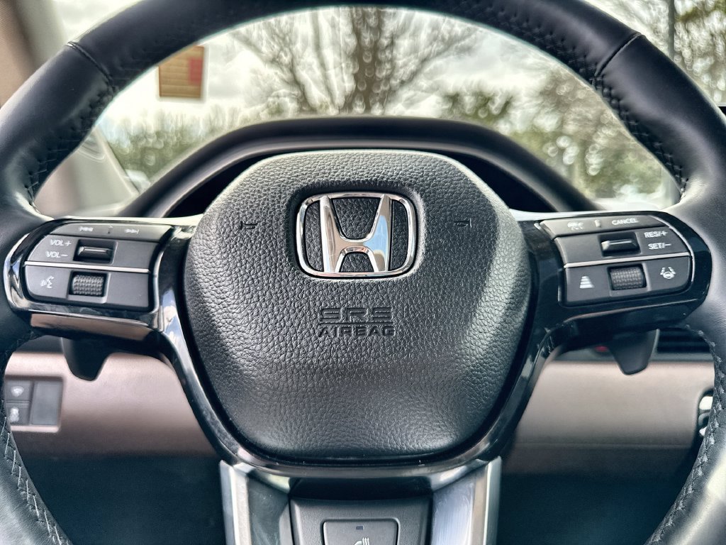 Used 2025 Honda Pilot Elite image 33
