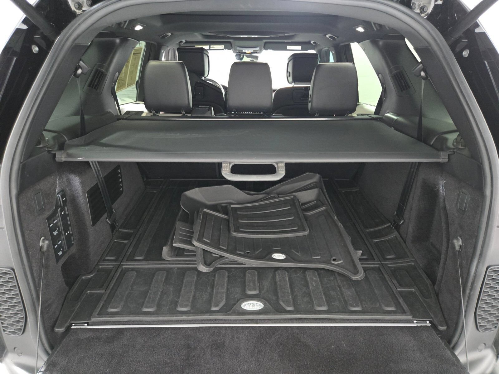 Used 2022 Land Rover Discovery S R-Dynamic AWD/4WD image 15