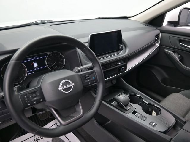 Used 2025 Nissan Rogue SV image 24