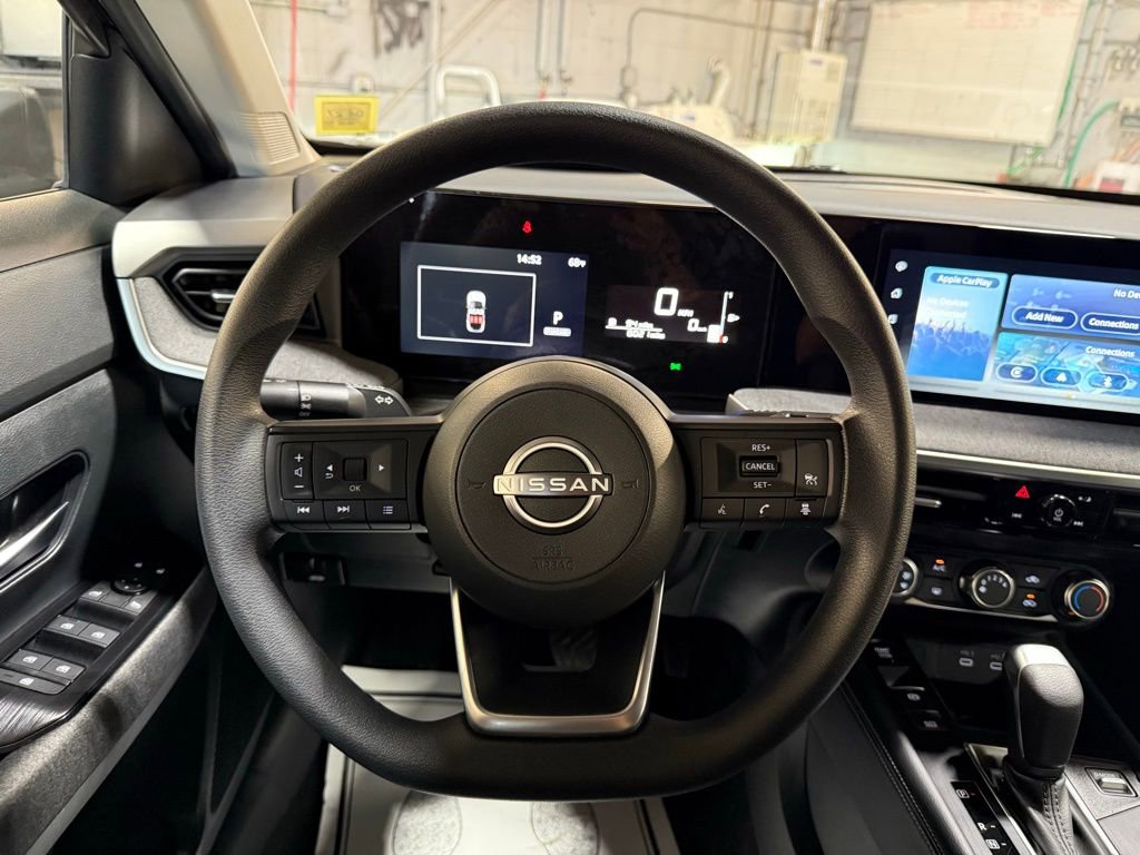 Used 2025 Nissan Kicks SV w/ Charging Package image 7