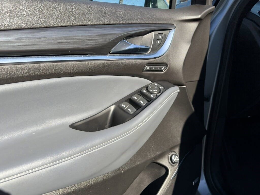 Used 2024 Buick Enclave Premium image 25