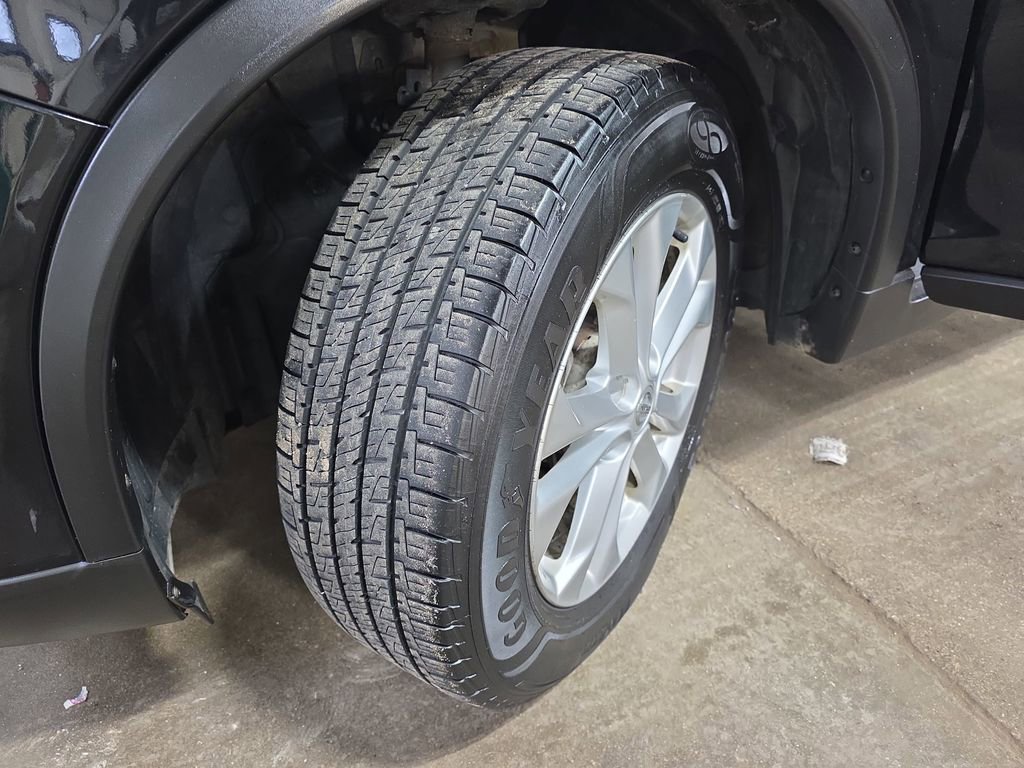 Used 2016 Nissan Rogue SV image 30